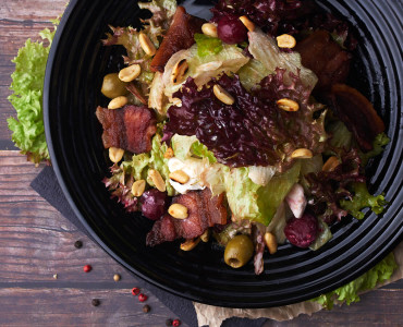 Салат с беконом